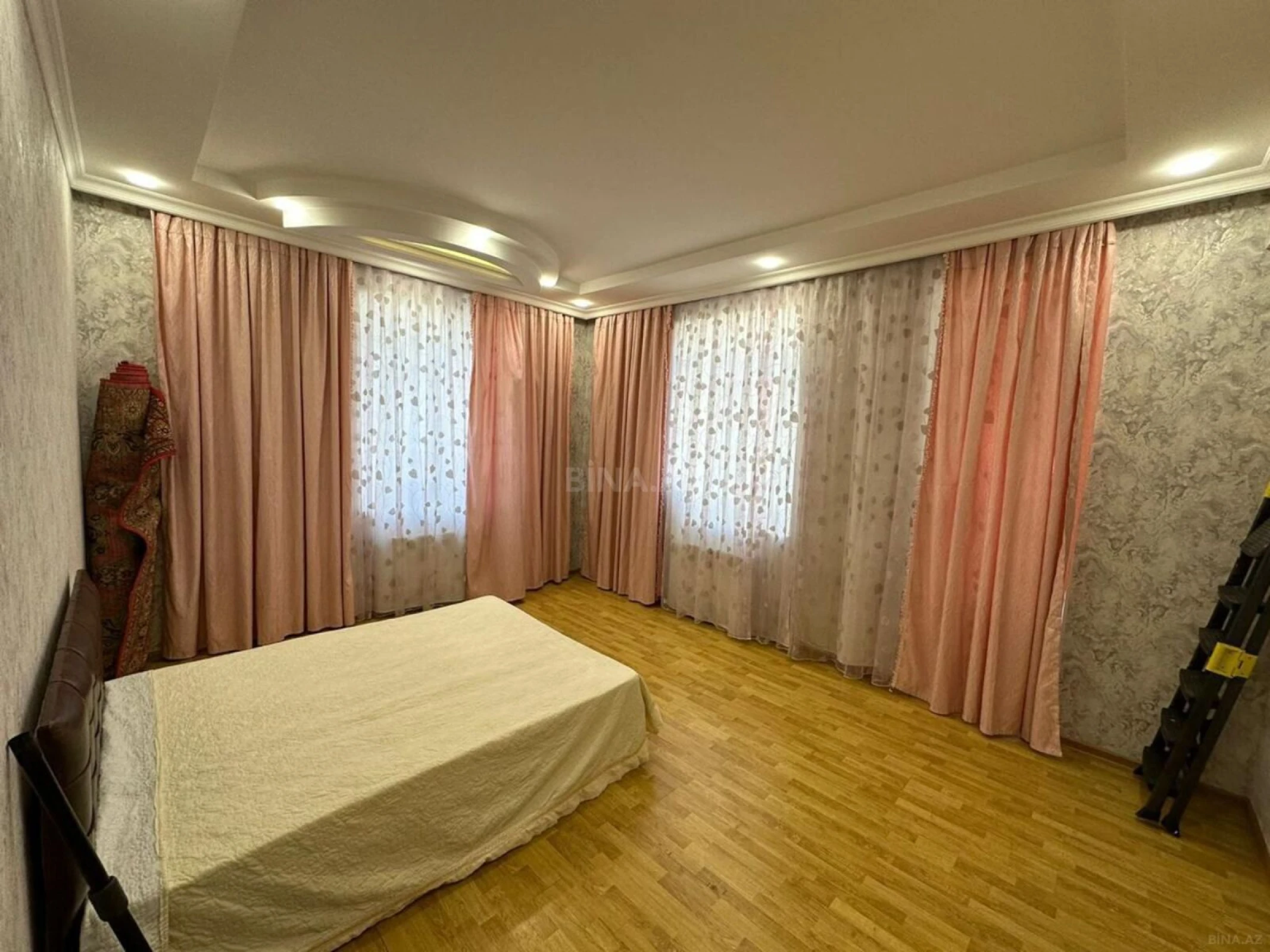 Kirayə verilir 2 otaqlı mənzil 110 m²