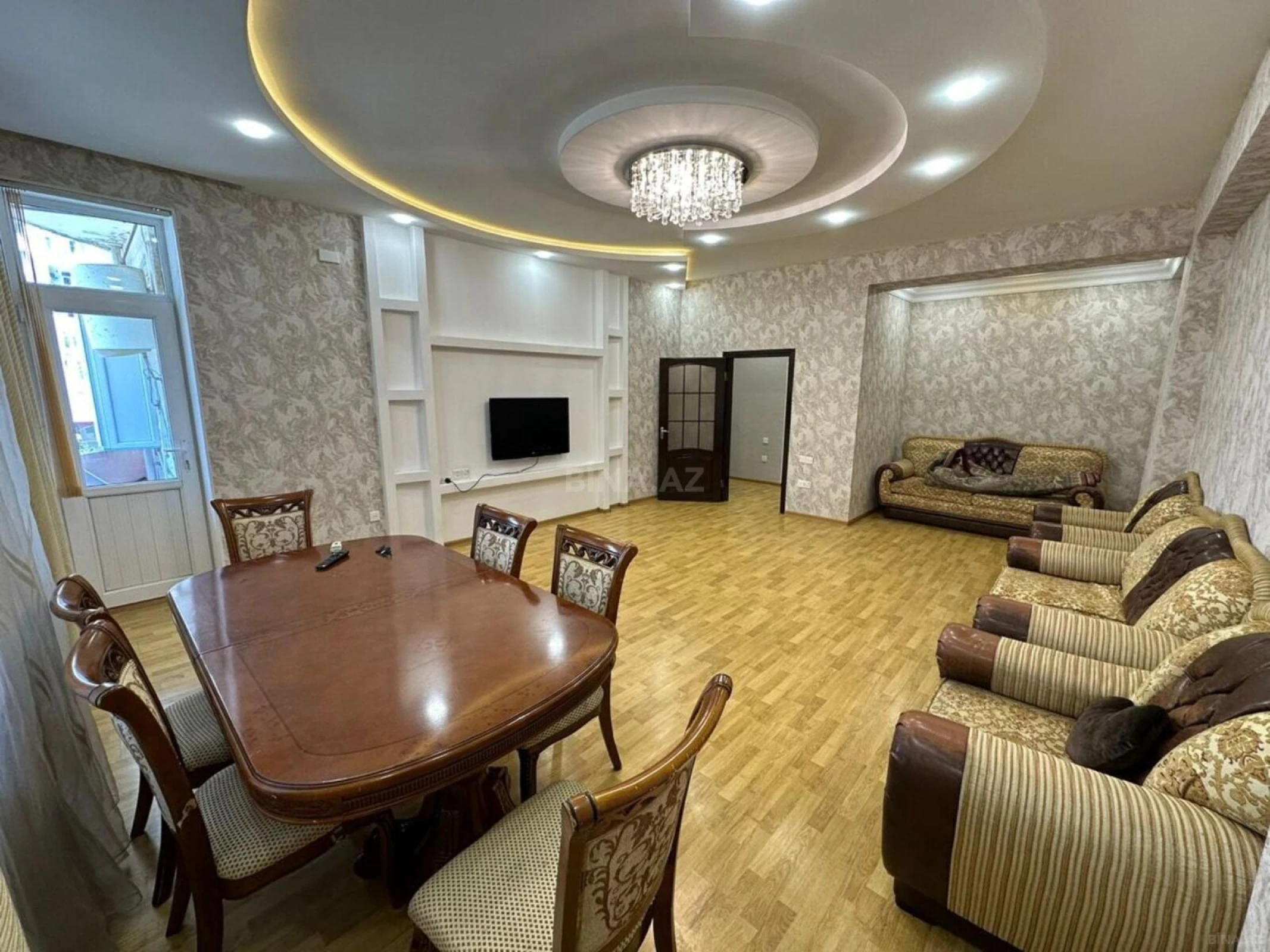 Kirayə verilir 2 otaqlı mənzil 110 m²