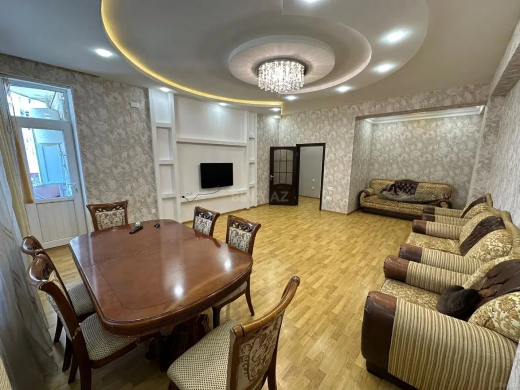 Kirayə verilir 2 otaqlı mənzil 110 m²