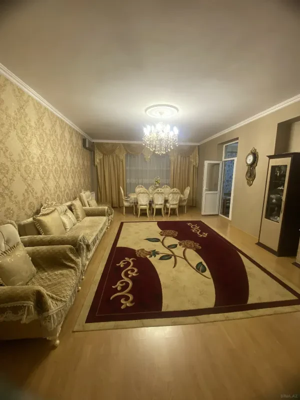 Satılır 3 otaqlı mənzil 125 m²