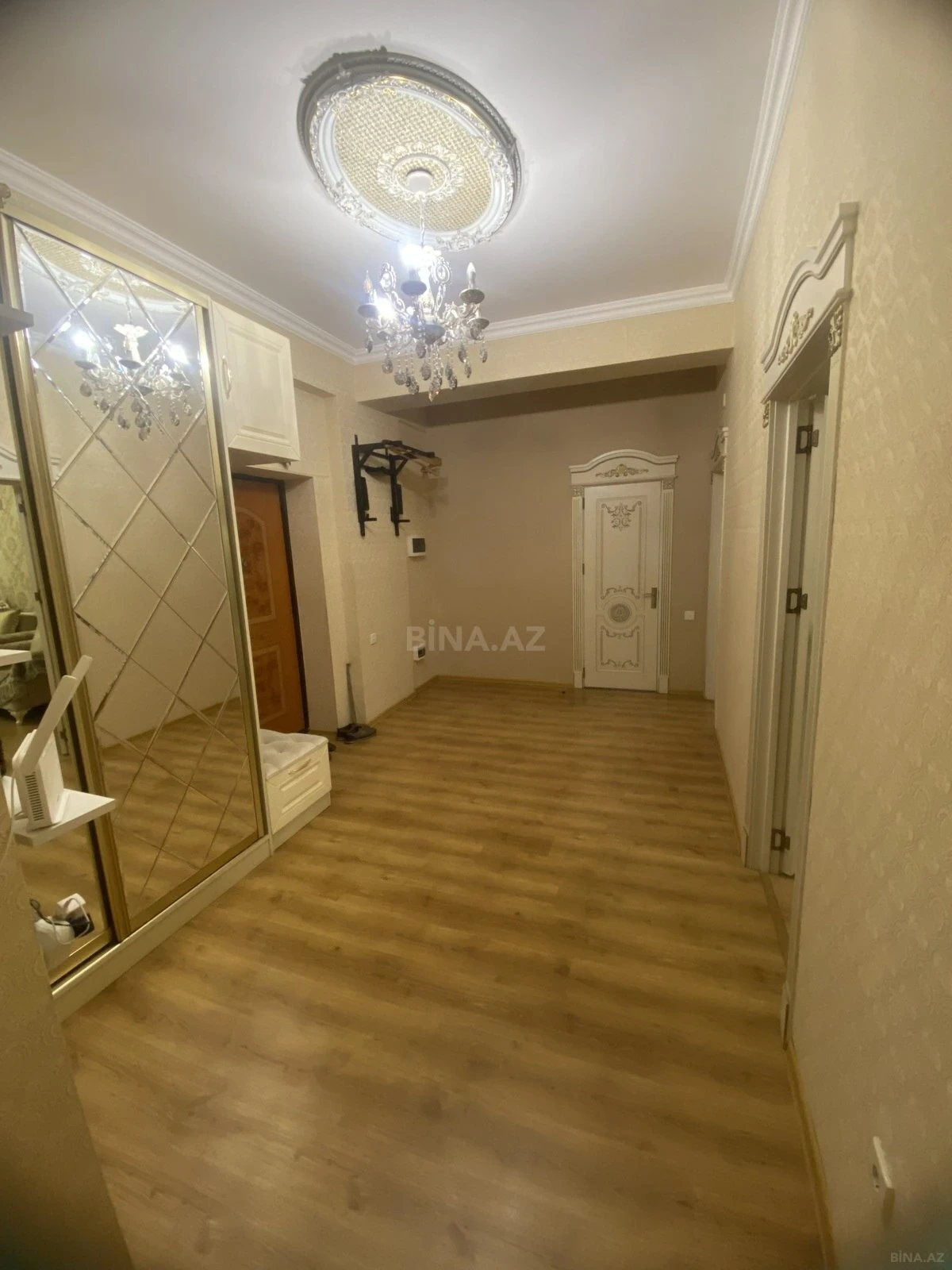 Satılır 3 otaqlı mənzil 125 m²
