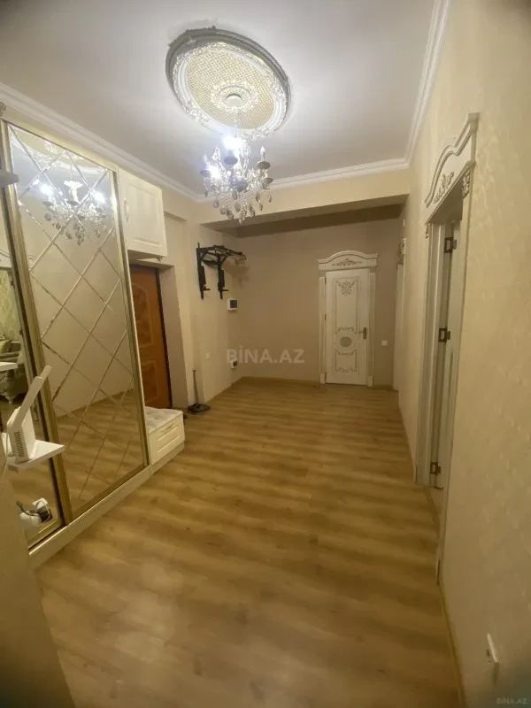 Satılır 3 otaqlı mənzil 125 m²