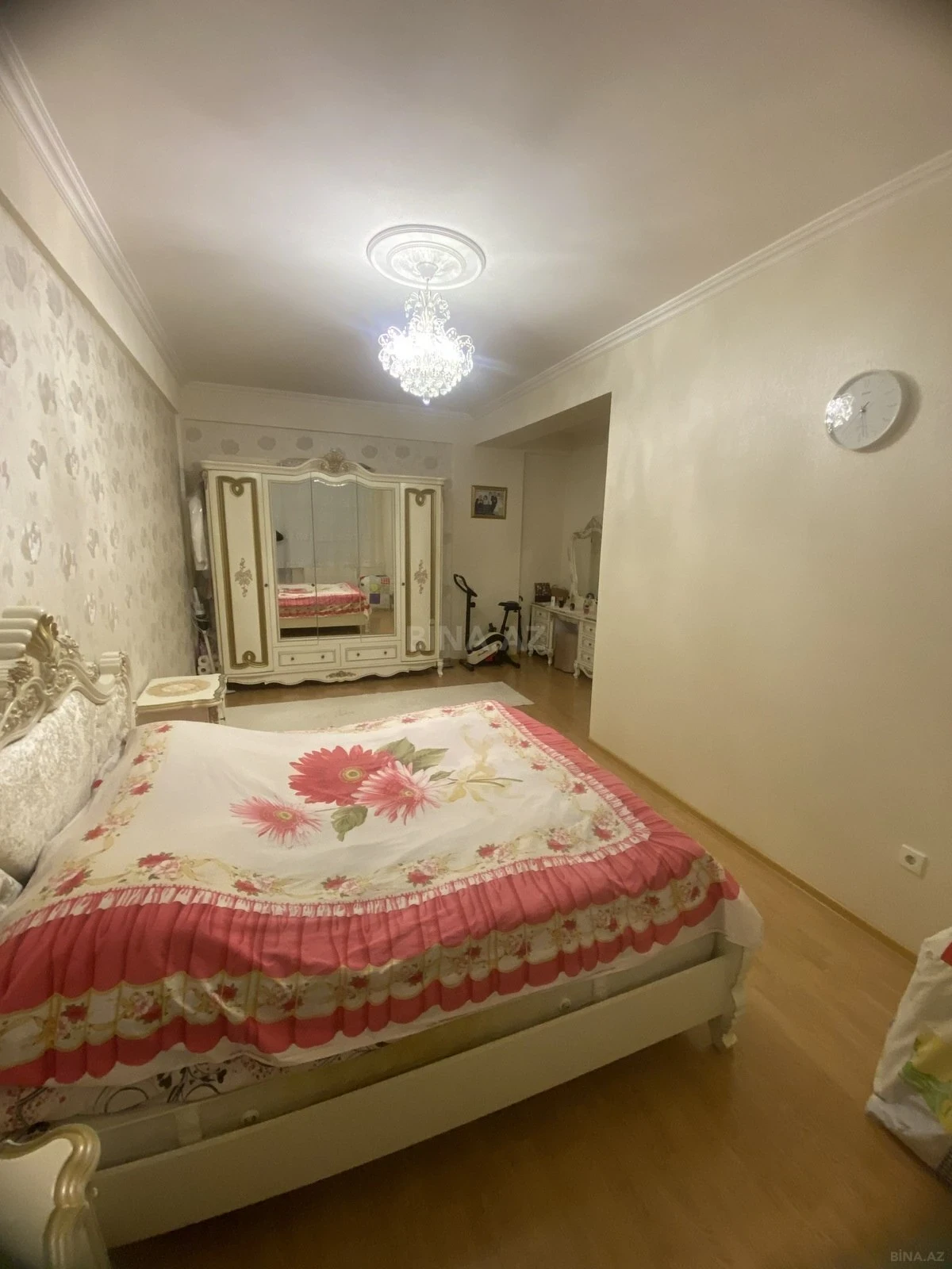 Satılır 3 otaqlı mənzil 125 m²