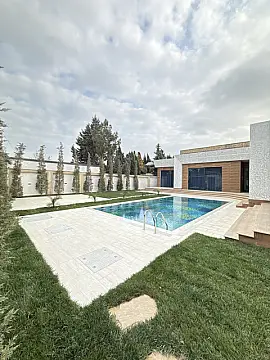 Satılır 5 otaqlı həyət evi 250 m²