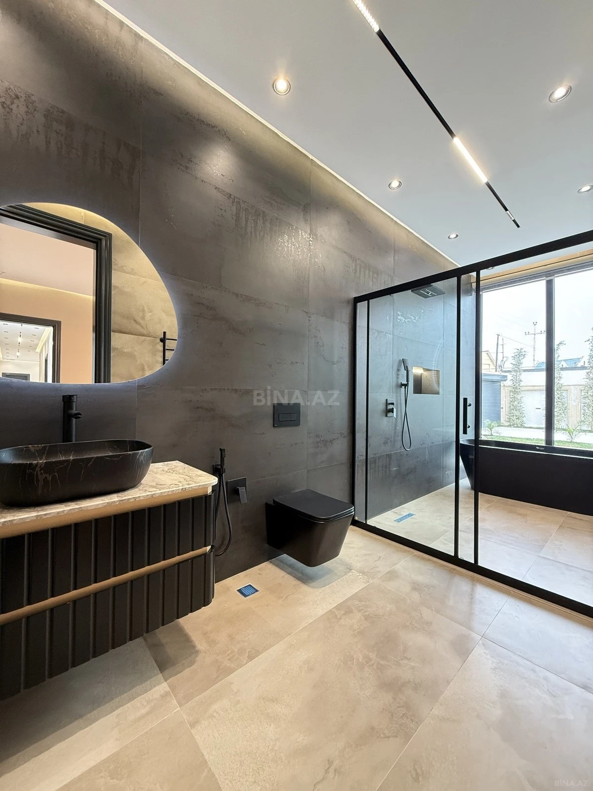 Satılır 5 otaqlı həyət evi 250 m²