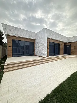Satılır 5 otaqlı həyət evi 250 m²