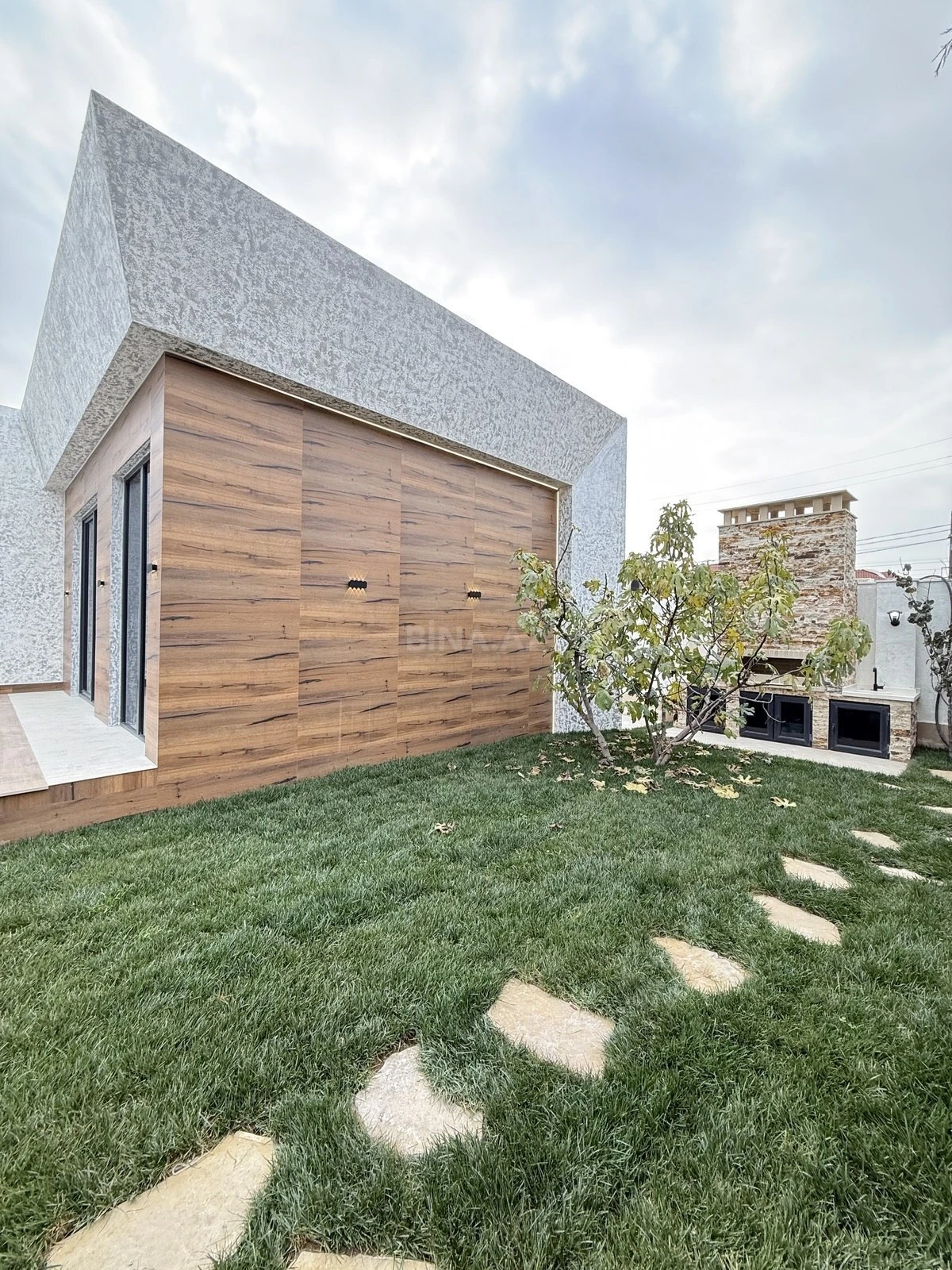 Satılır 5 otaqlı həyət evi 250 m²