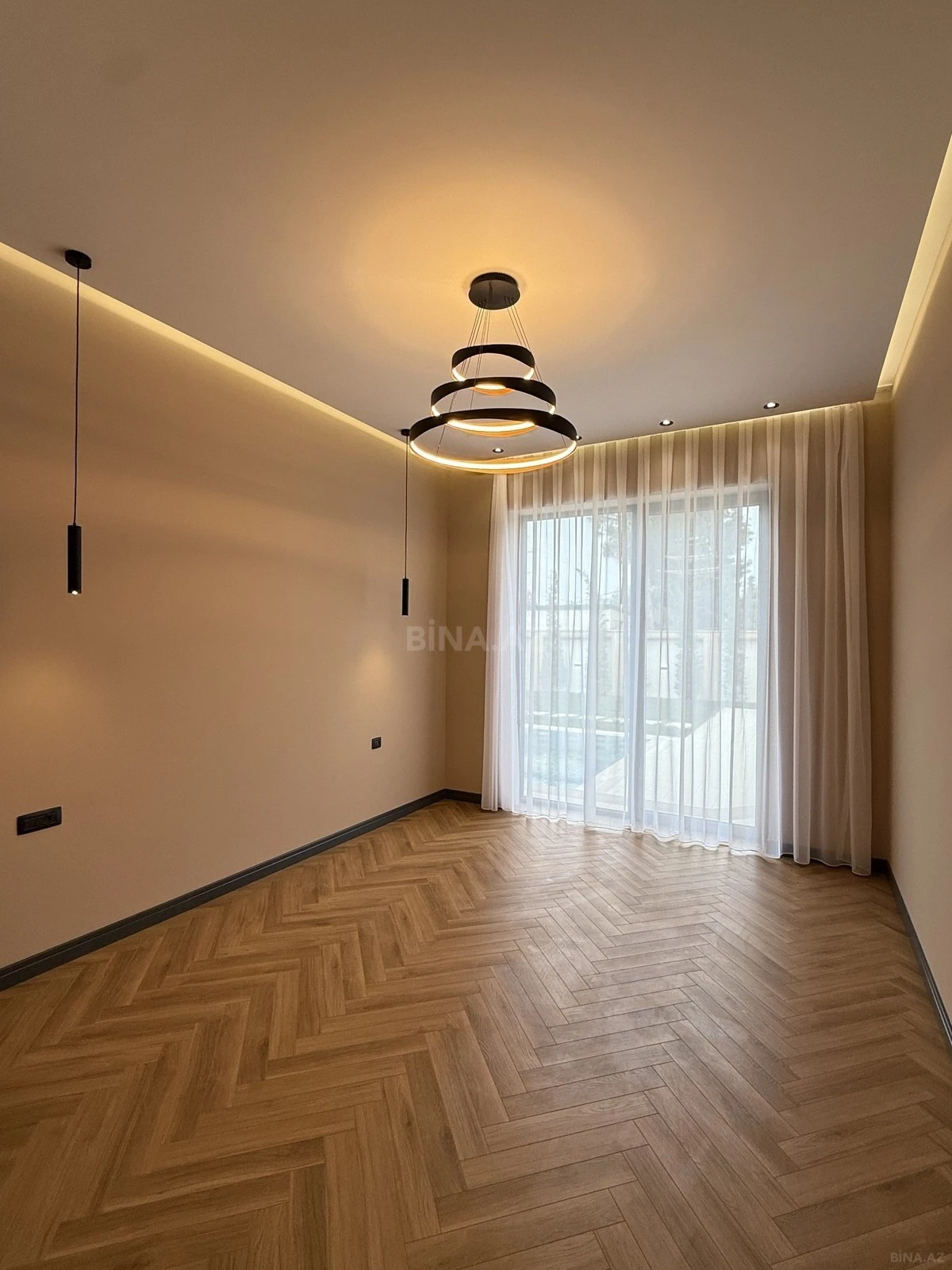 Satılır 5 otaqlı həyət evi 250 m²