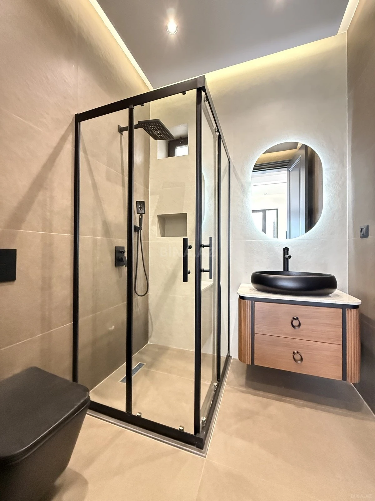 Satılır 5 otaqlı həyət evi 250 m²