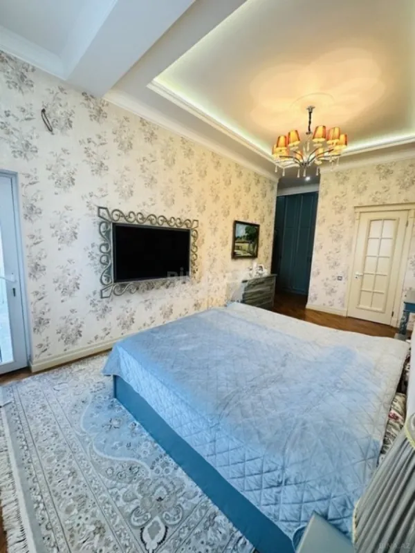 Satılır 4 otaqlı mənzil 170 m²