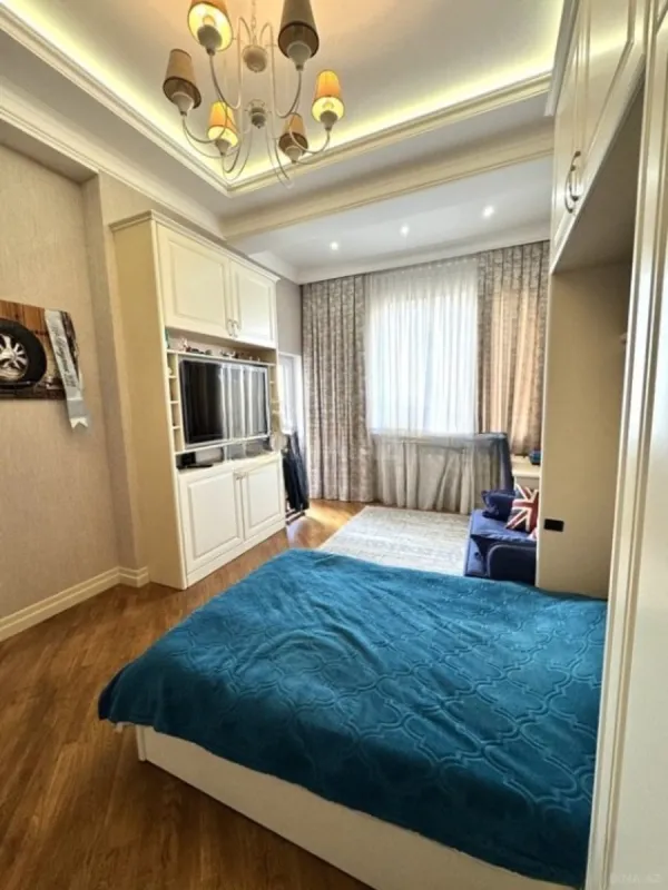 Satılır 4 otaqlı mənzil 170 m²