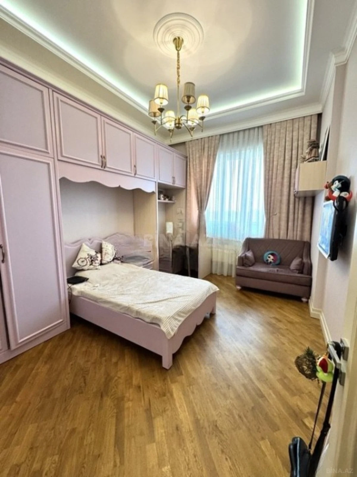 Satılır 4 otaqlı mənzil 170 m²