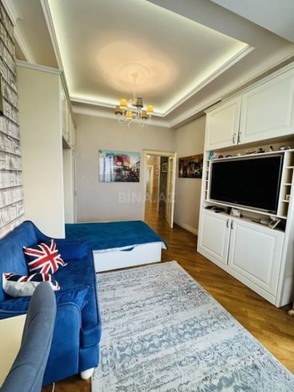 Satılır 4 otaqlı mənzil 170 m²