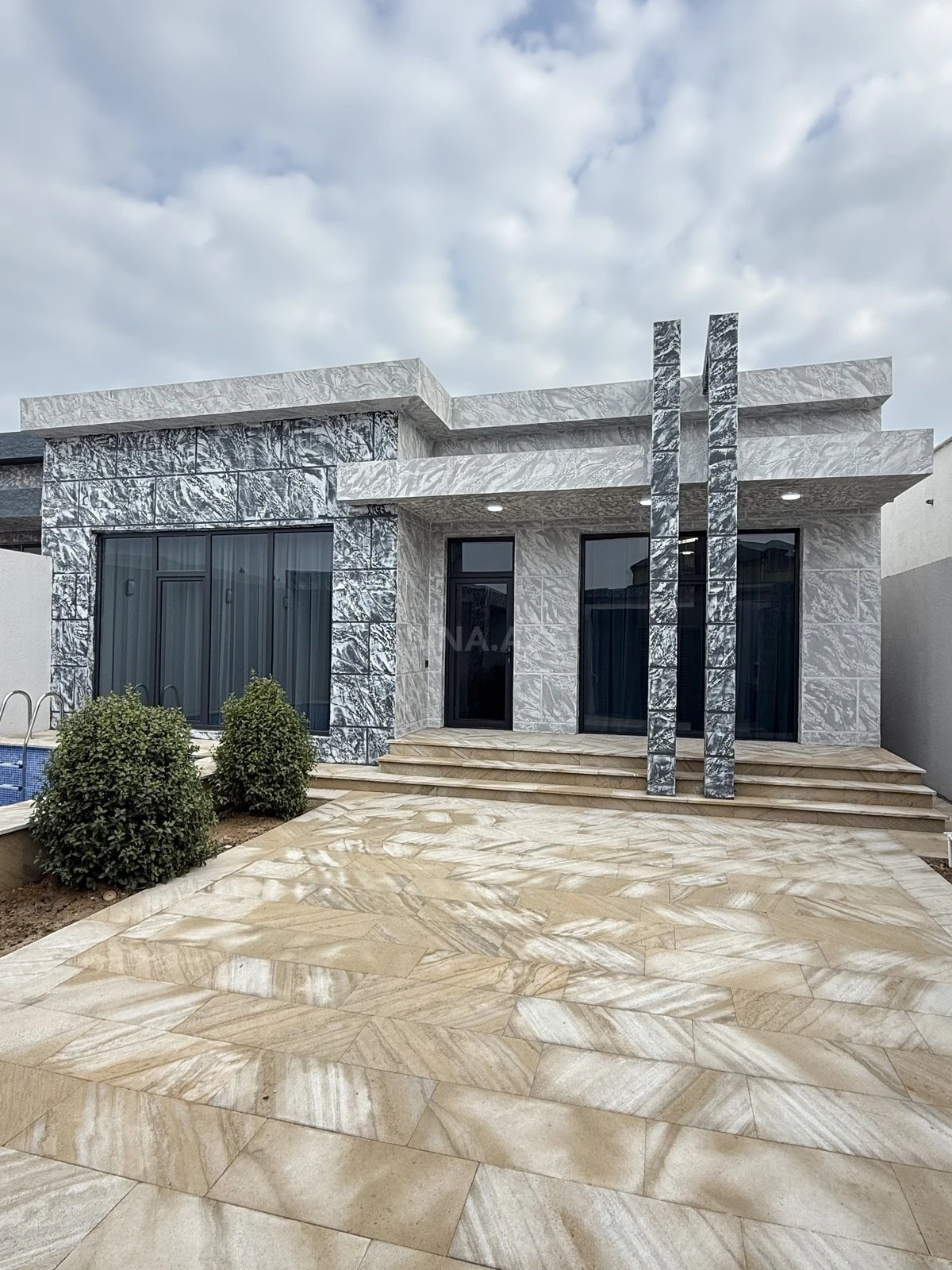 Satılır 4 otaqlı həyət evi 135 m²