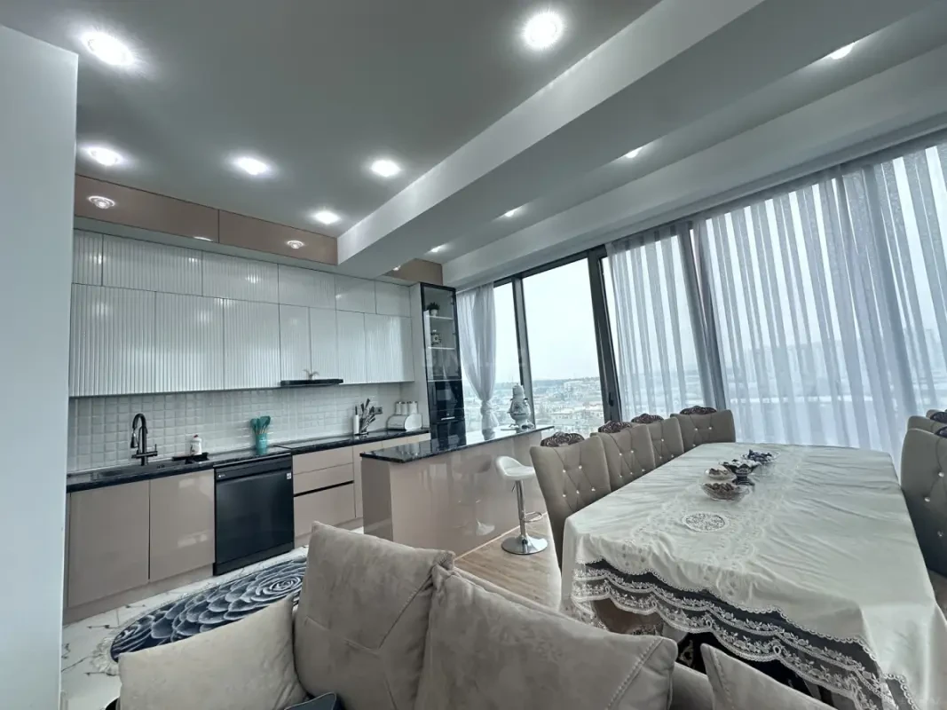 Kirayə verilir 4 otaqlı mənzil 160 m²