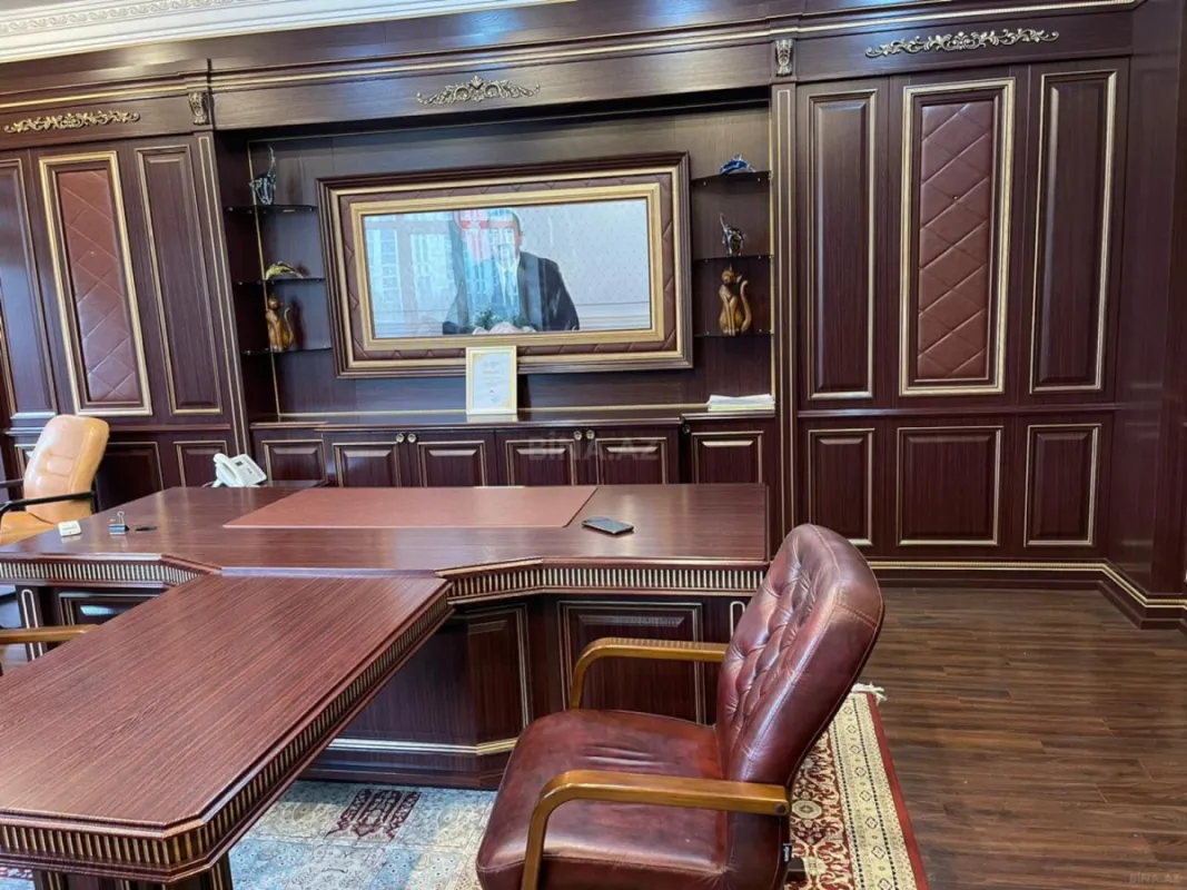 Kirayə verilir 8 otaqlı ofis 1000 m²