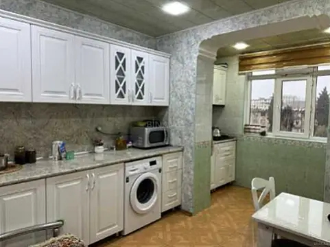 Satılır 4 otaqlı mənzil 101 m²