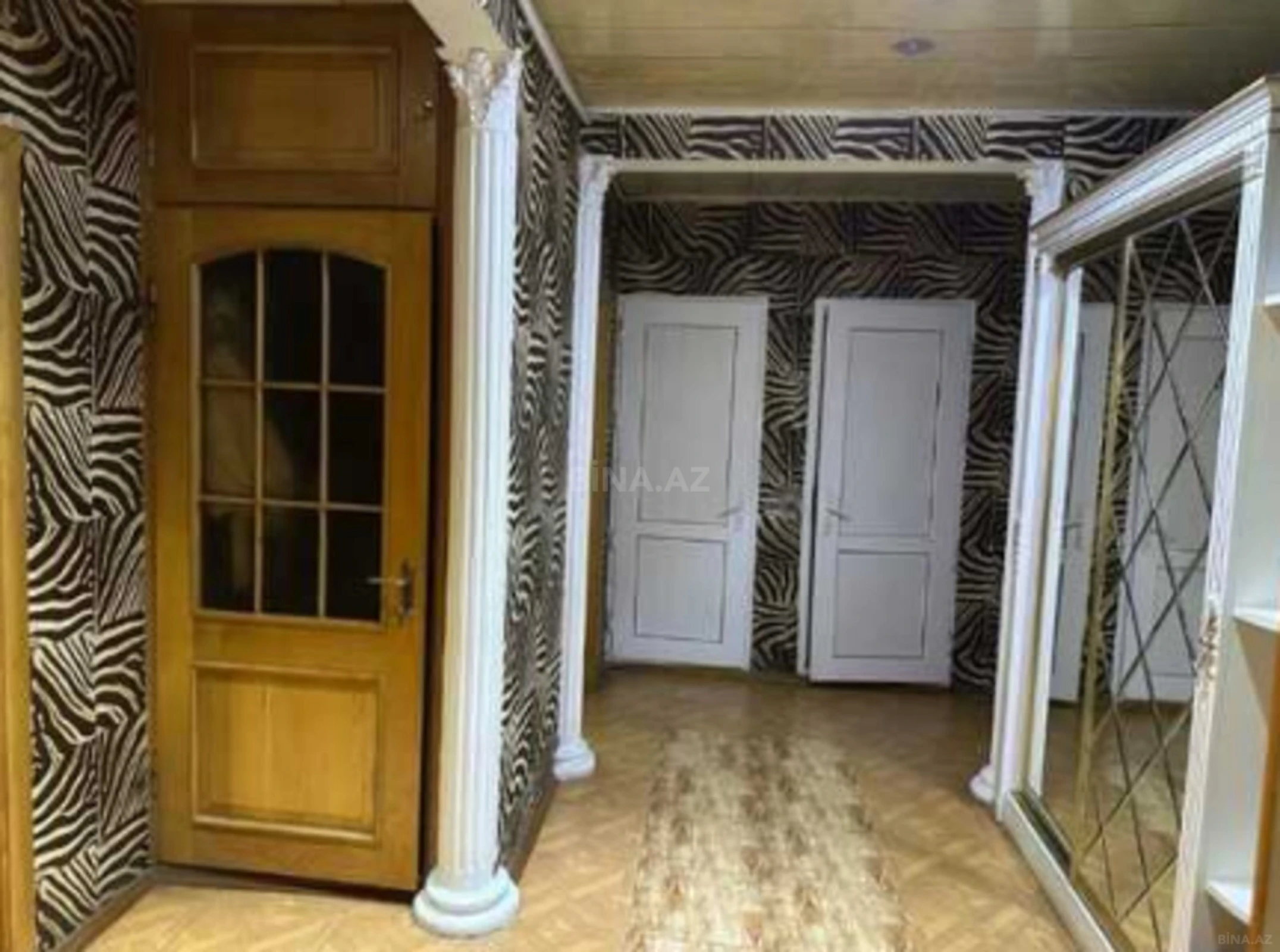 Satılır 4 otaqlı mənzil 101 m²