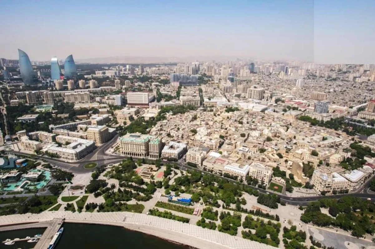 Satılır obyekt 2400 m²