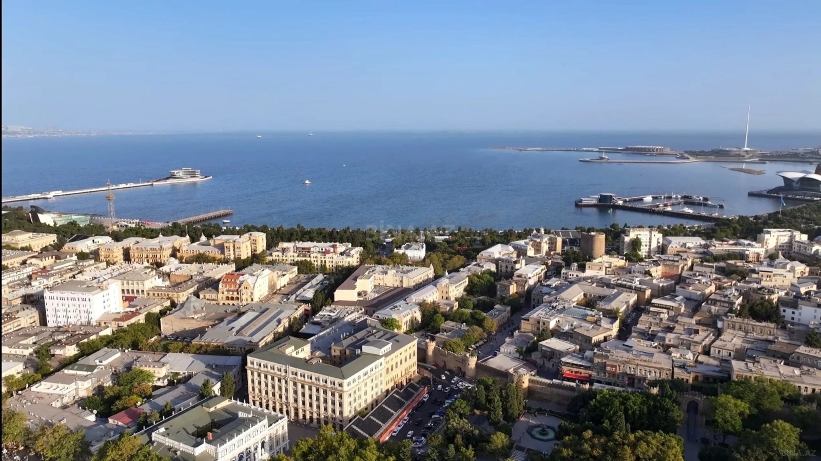 Satılır obyekt 2400 m²