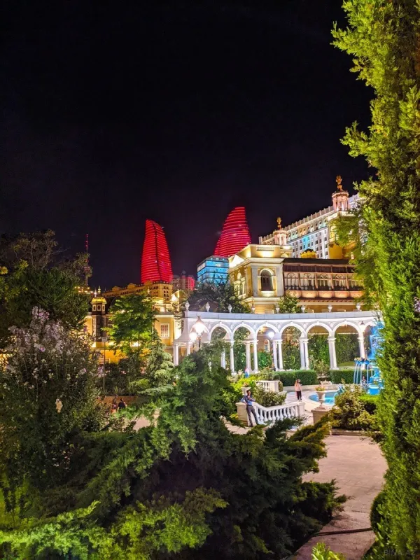 Satılır obyekt 2400 m²