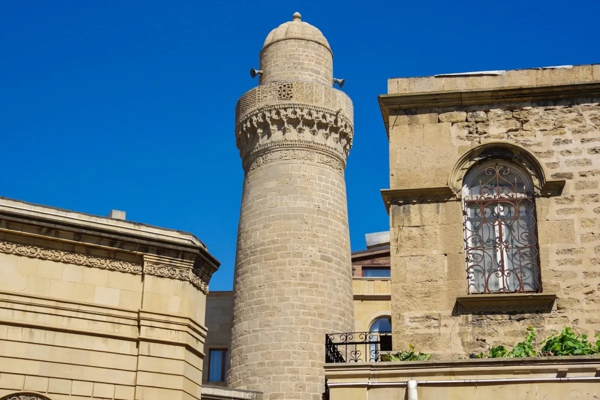 Satılır obyekt 2400 m²