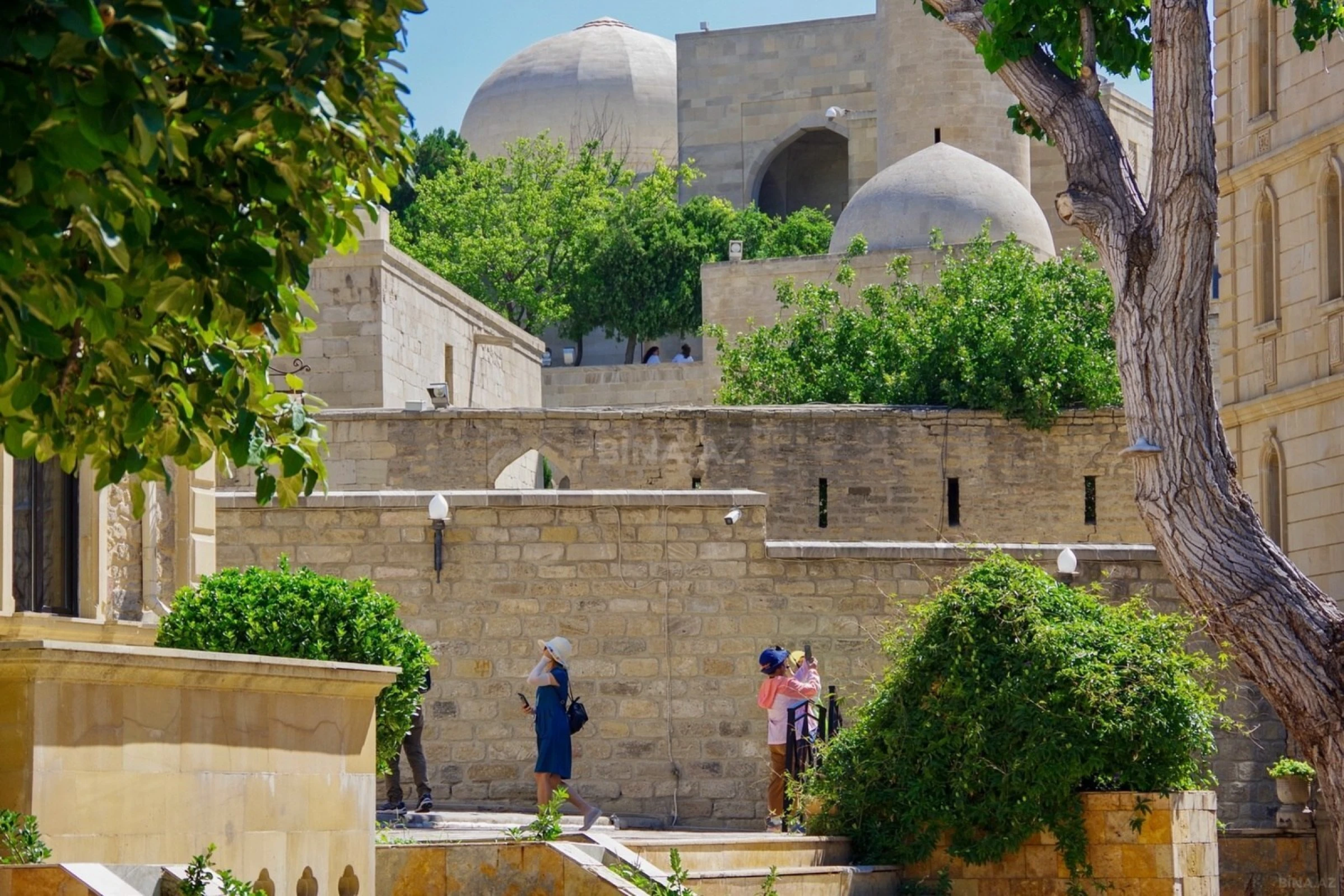 Satılır obyekt 2400 m²