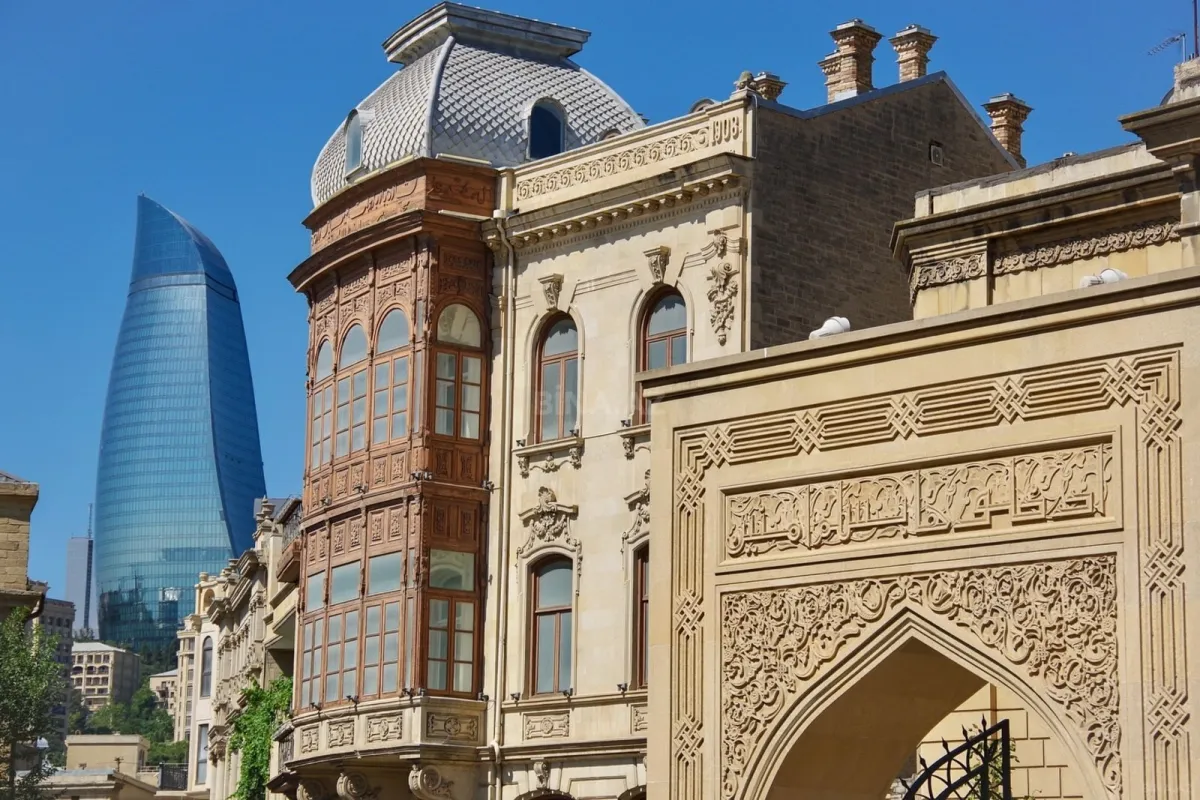 Satılır obyekt 2400 m²