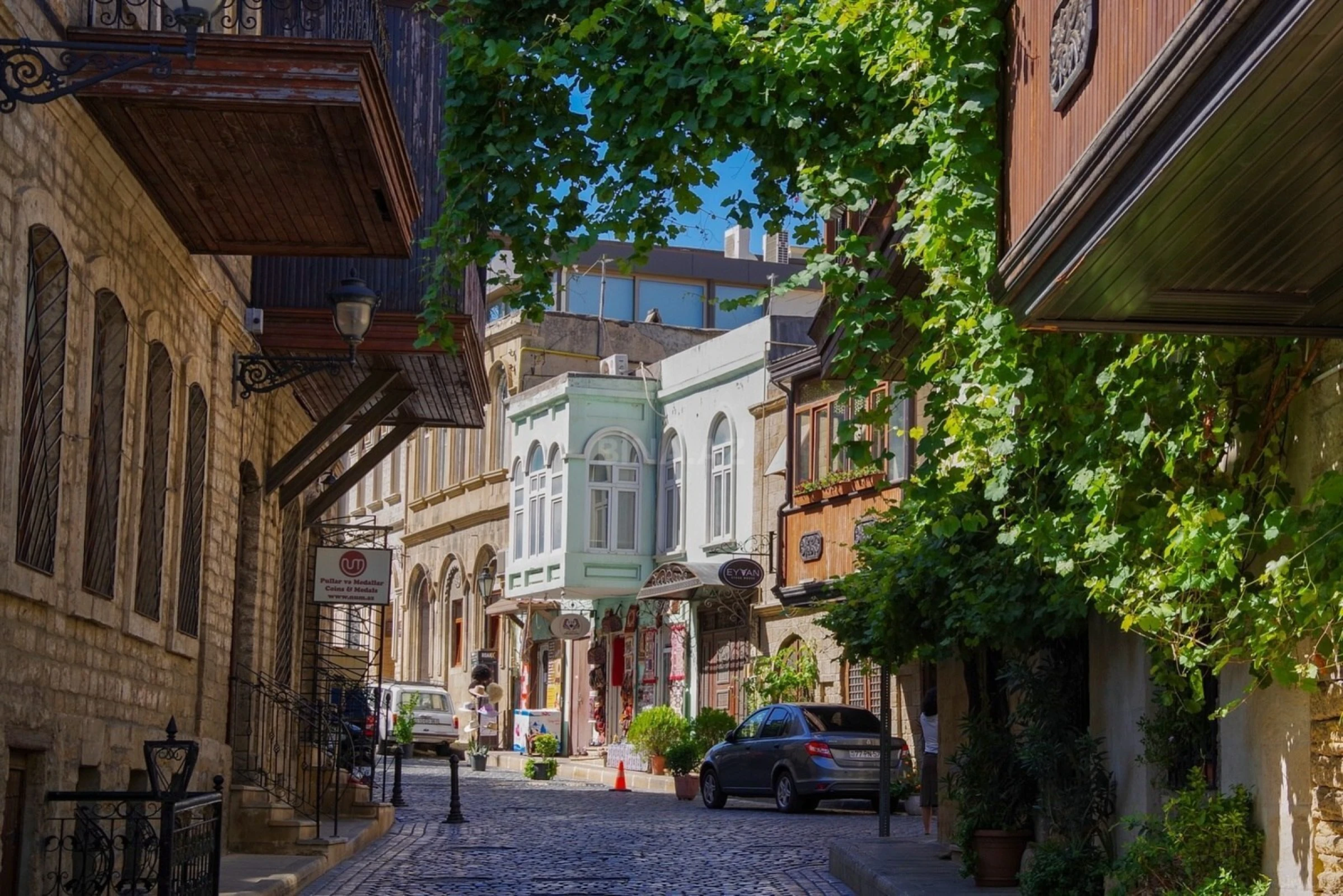 Satılır obyekt 2400 m²