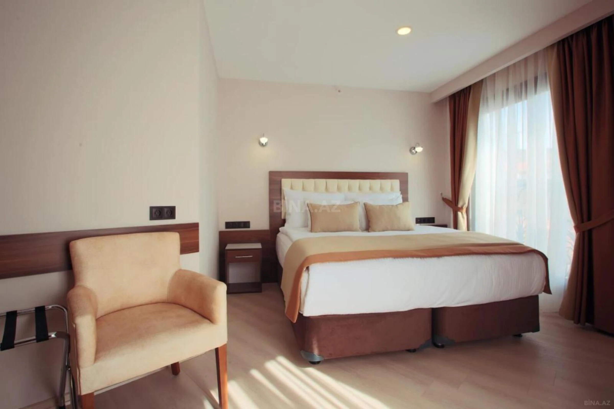 Satılır obyekt 2400 m²