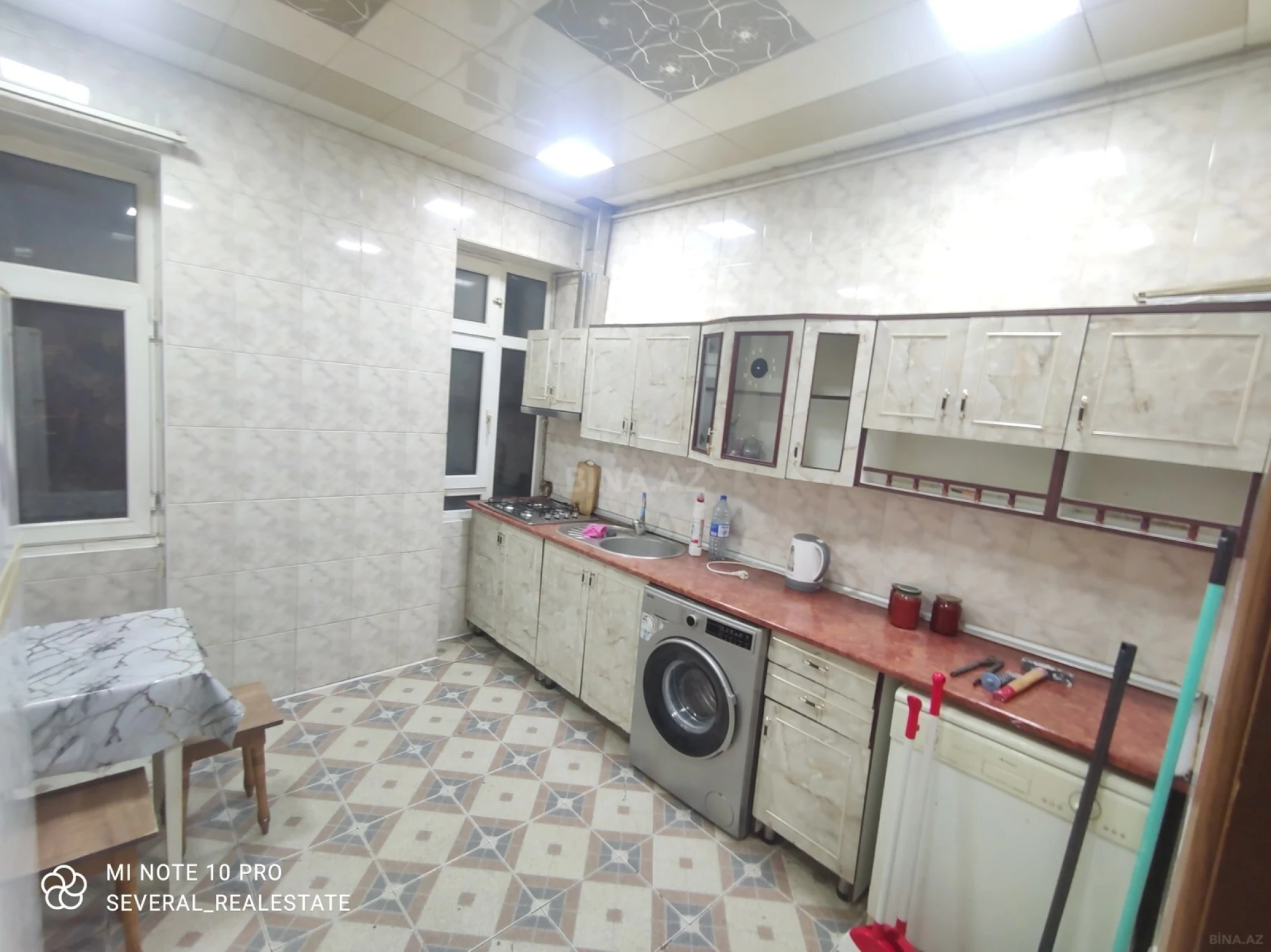 Kirayə verilir 4 otaqlı mənzil 120 m²