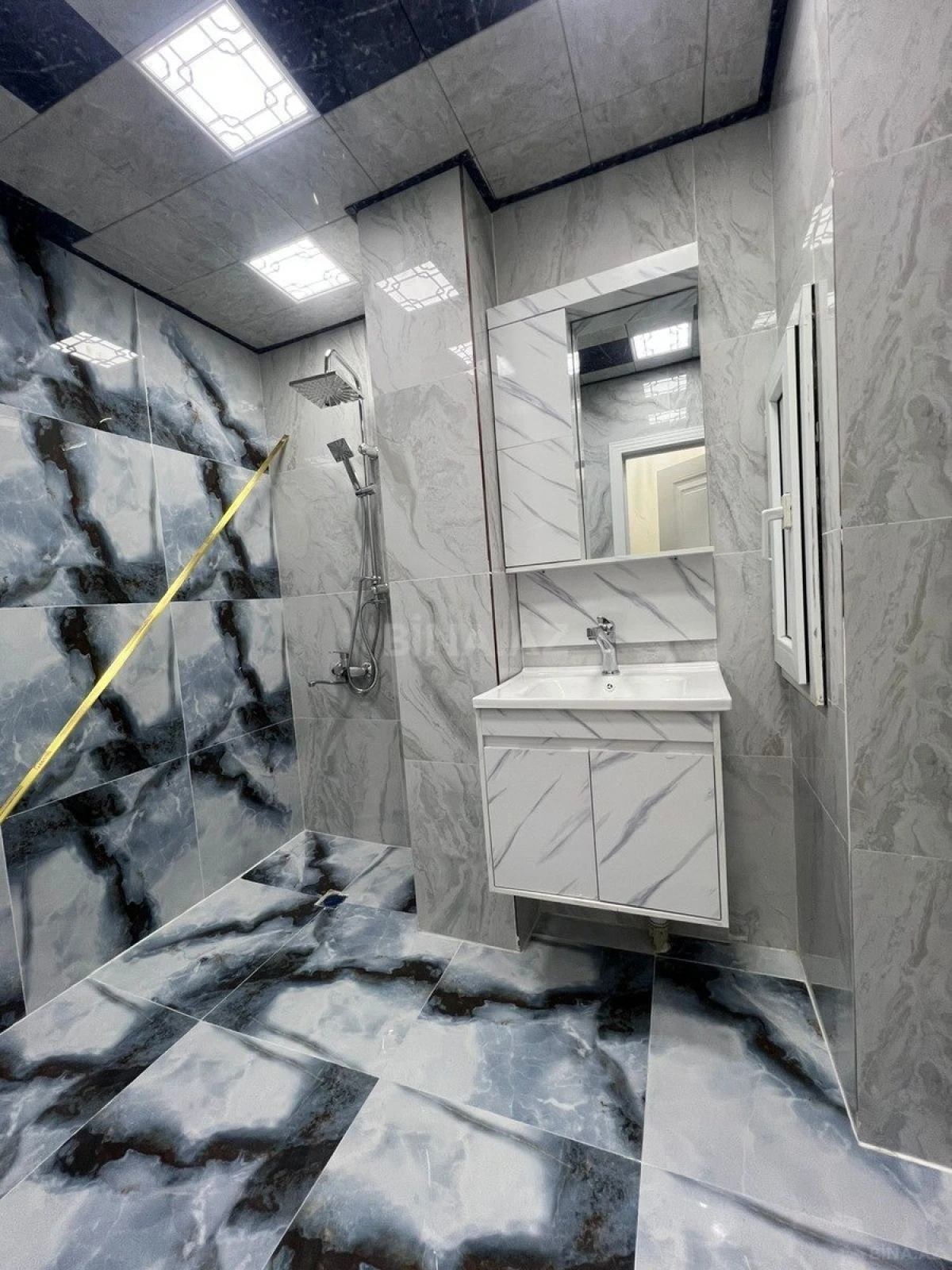 Satılır 2 otaqlı mənzil 70 m²