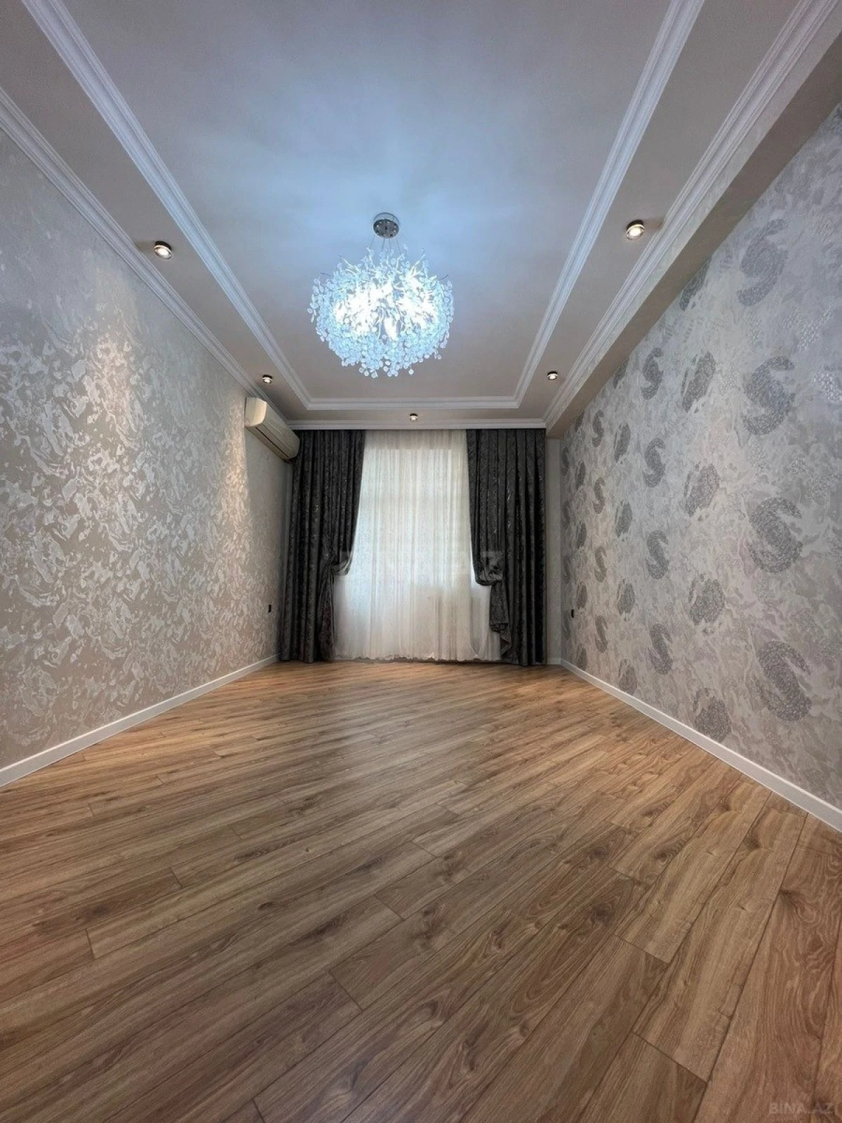 Satılır 2 otaqlı mənzil 70 m²