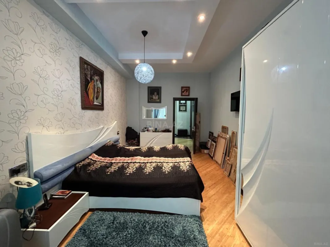Satılır 4 otaqlı mənzil 160 m²