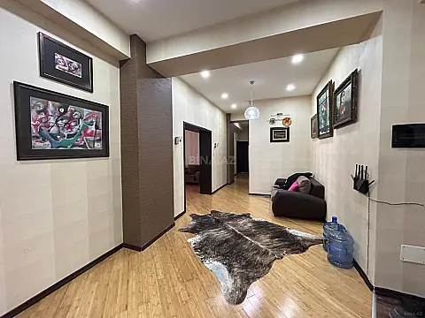 Satılır 4 otaqlı mənzil 160 m²