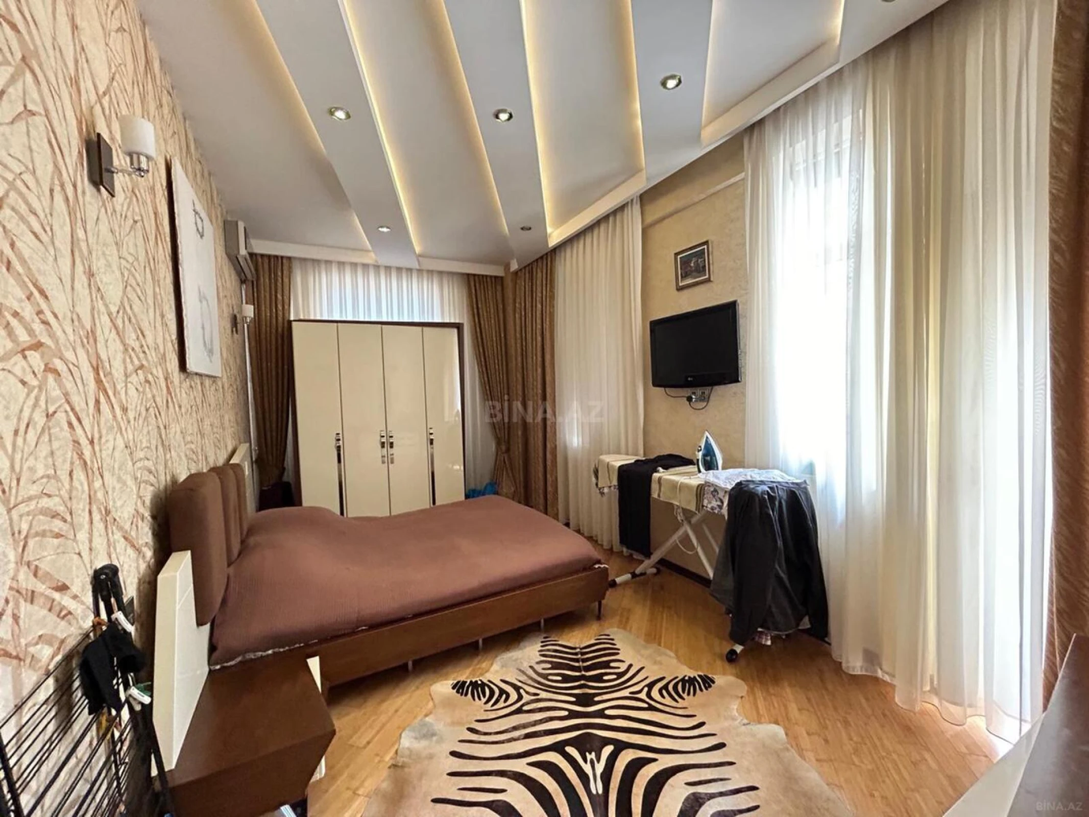 Satılır 4 otaqlı mənzil 160 m²