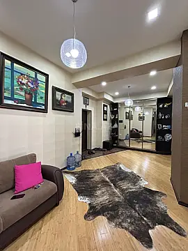 Satılır 4 otaqlı mənzil 160 m²