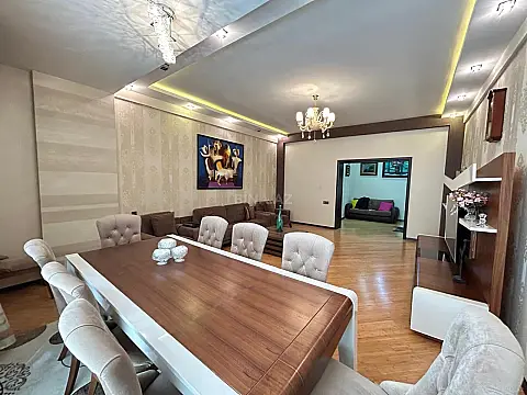 Satılır 4 otaqlı mənzil 160 m²