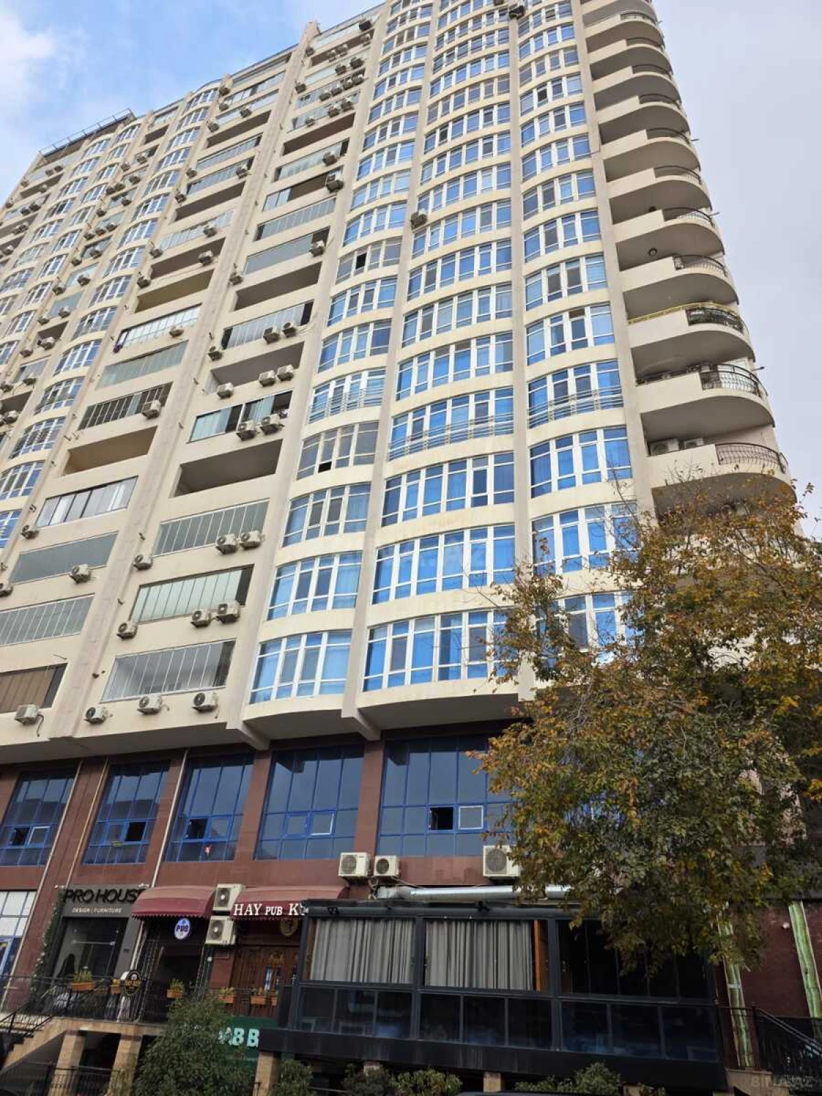 Satılır 4 otaqlı mənzil 165 m²