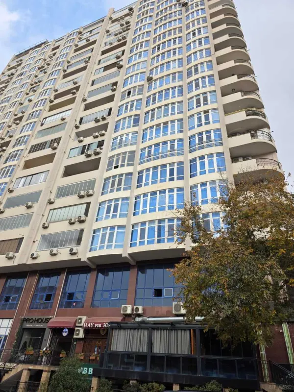 Satılır 4 otaqlı mənzil 165 m²