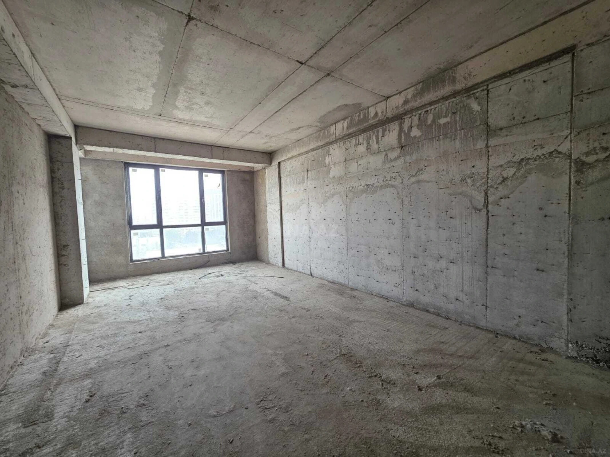 Satılır 4 otaqlı mənzil 165 m²