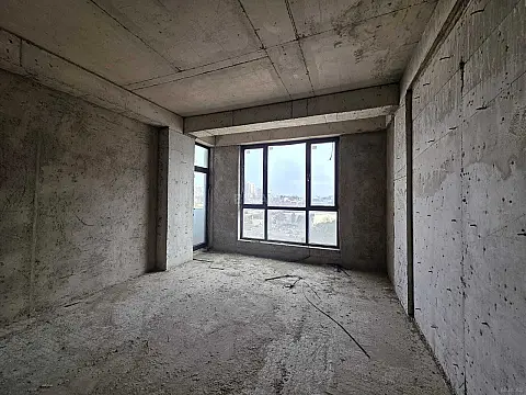 Satılır 4 otaqlı mənzil 165 m²