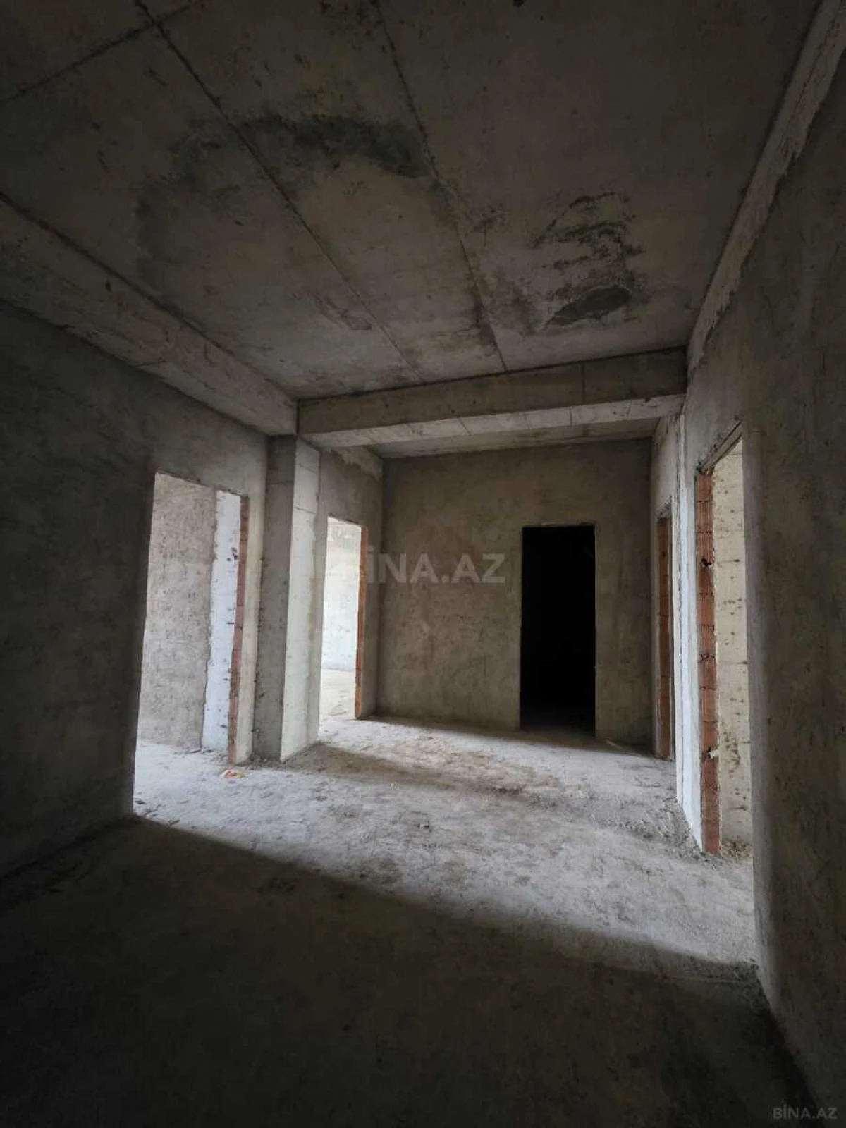 Satılır 4 otaqlı mənzil 165 m²