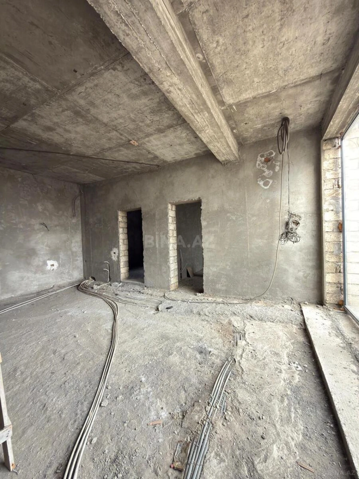 Satılır 8 otaqlı həyət evi 700 m²