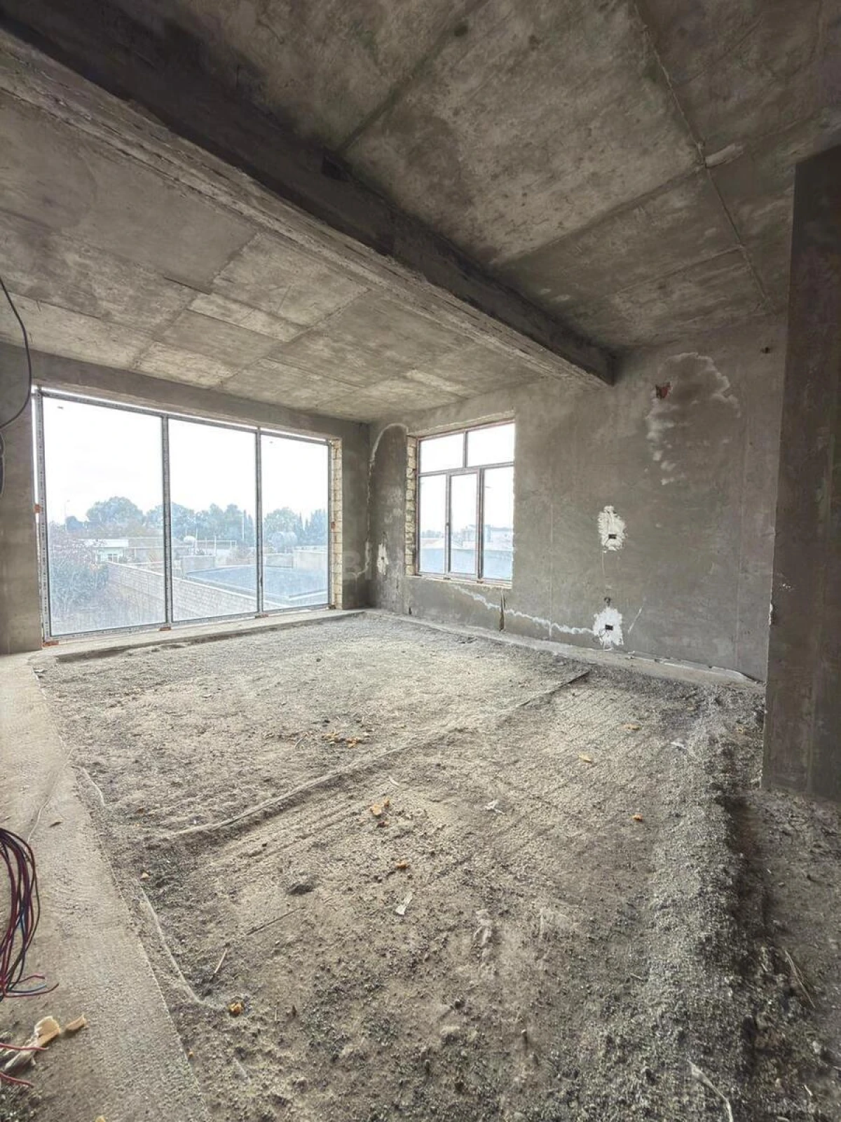 Satılır 8 otaqlı həyət evi 700 m²