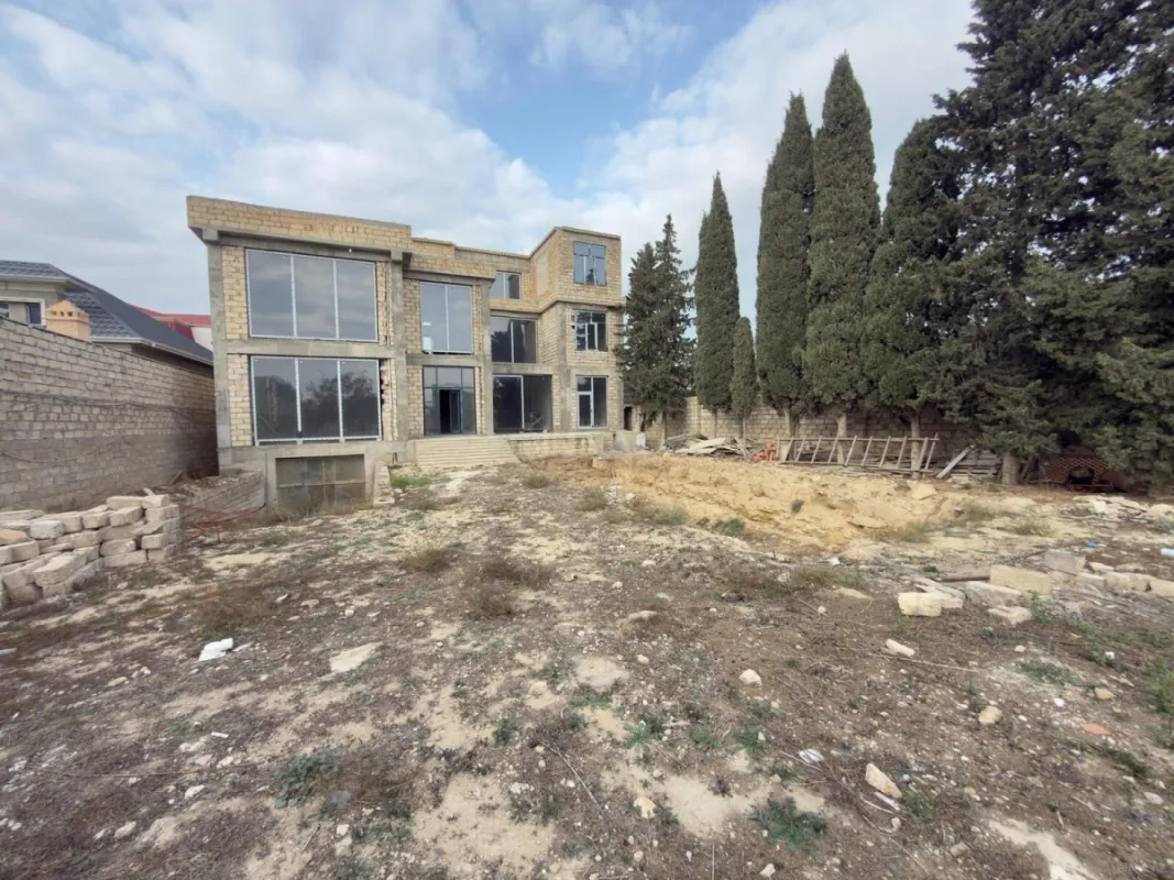 Satılır 8 otaqlı həyət evi 700 m²