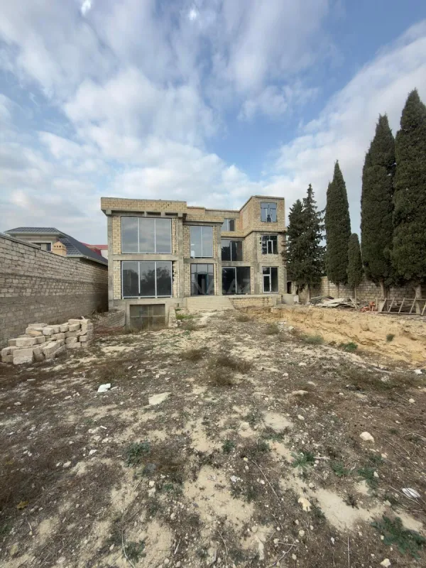 Satılır 8 otaqlı həyət evi 700 m²