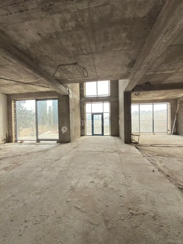 Satılır 8 otaqlı həyət evi 700 m²