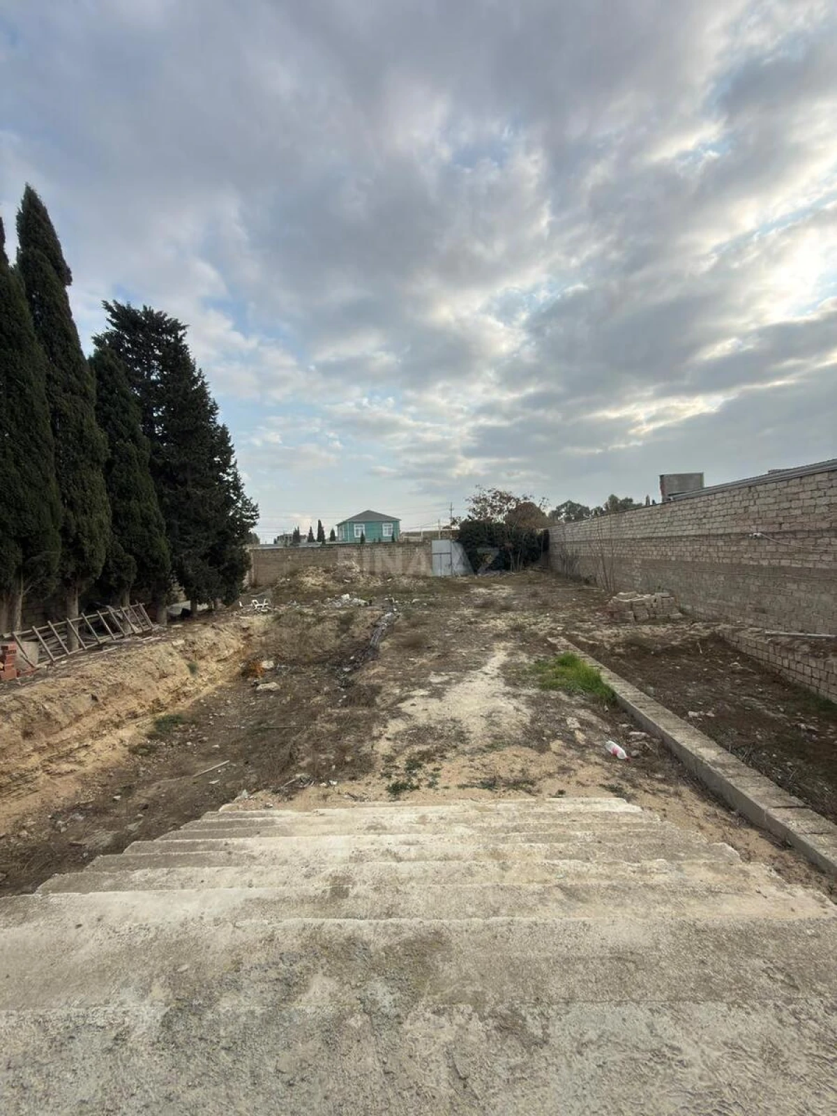 Satılır 8 otaqlı həyət evi 700 m²