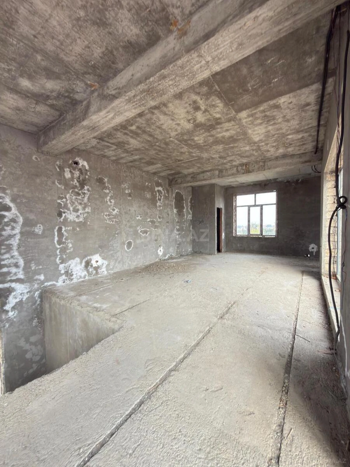 Satılır 8 otaqlı həyət evi 700 m²